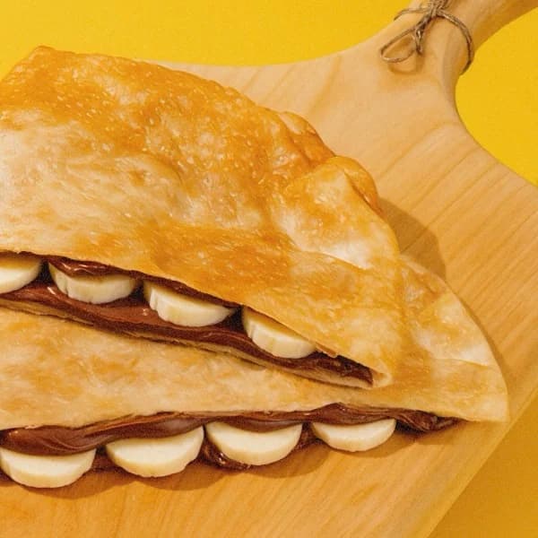 Чебурек с бананом и шоколадной пастой